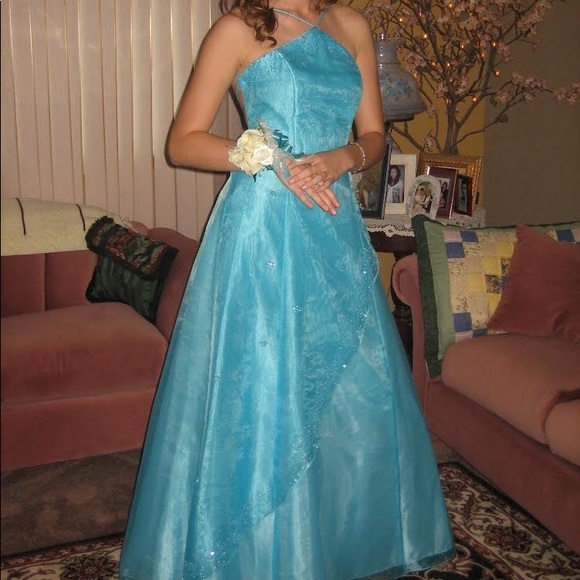 Aquamarine gown - Picture 3 of 8